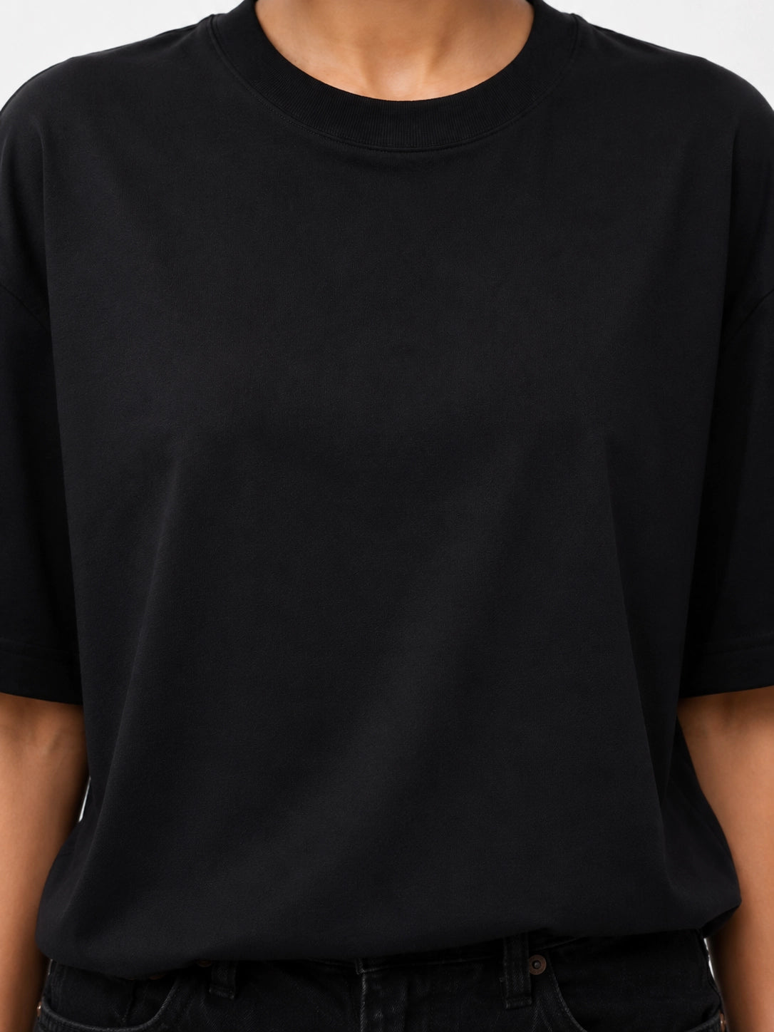 BLACK - OVERSIZED TSHIRT